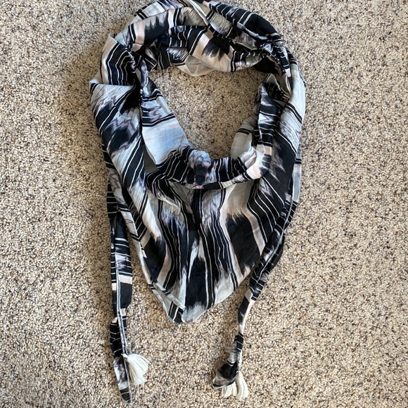 Express Fashion Scarf Bundle of 3 - Picture 10 of 11